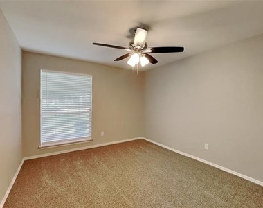 821 Willow Court - Photo Thumbnail 12