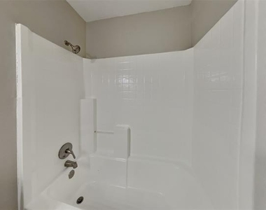 821 Willow Court - Photo Thumbnail 16