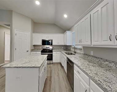 821 Willow Court - Photo Thumbnail 4