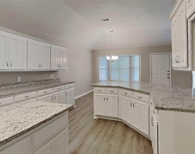 821 Willow Court - Photo Thumbnail 5