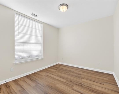 3115 Elam Drive - Photo Thumbnail 7