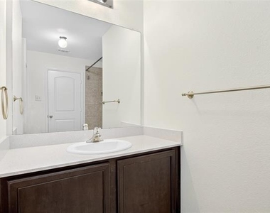 3115 Elam Drive - Photo Thumbnail 5
