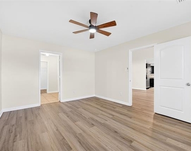 3115 Elam Drive - Photo Thumbnail 13