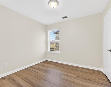 3115 Elam Drive - Photo Thumbnail 6