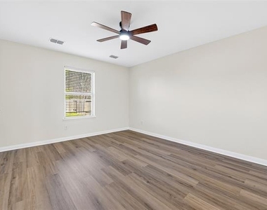 3115 Elam Drive - Photo Thumbnail 11