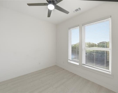 7207 Mohawk Drive - Photo Thumbnail 11