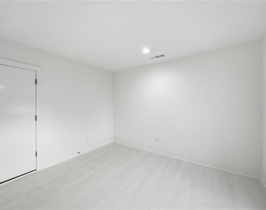 7207 Mohawk Drive - Photo Thumbnail 13