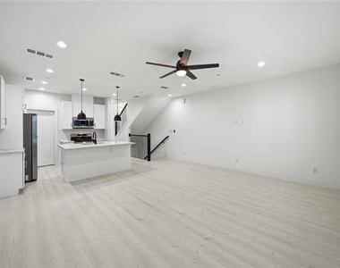7207 Mohawk Drive - Photo Thumbnail 2