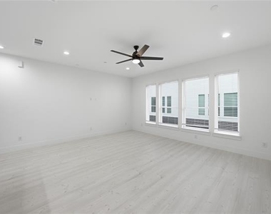 7207 Mohawk Drive - Photo Thumbnail 8