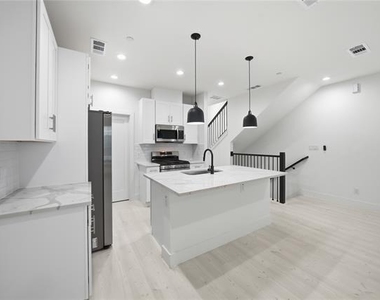 7207 Mohawk Drive - Photo Thumbnail 6