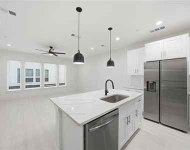 7207 Mohawk Drive - Photo Thumbnail 3
