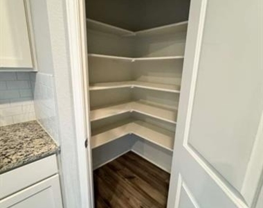 408 Zimmet Drive - Photo Thumbnail 18