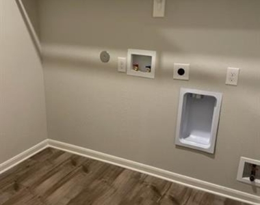 408 Zimmet Drive - Photo Thumbnail 8