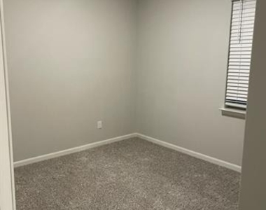 408 Zimmet Drive - Photo Thumbnail 7