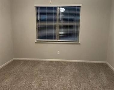 408 Zimmet Drive - Photo Thumbnail 13