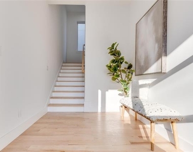 2336 N Carroll Avenue - Photo Thumbnail 28