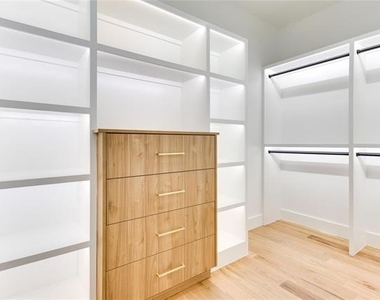 2336 N Carroll Avenue - Photo Thumbnail 25