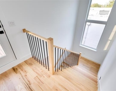 2336 N Carroll Avenue - Photo Thumbnail 33
