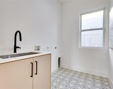 2336 N Carroll Avenue - Photo Thumbnail 32