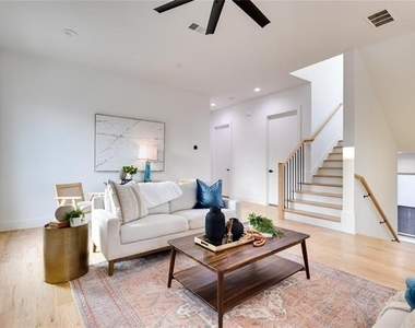 2336 N Carroll Avenue - Photo Thumbnail 19