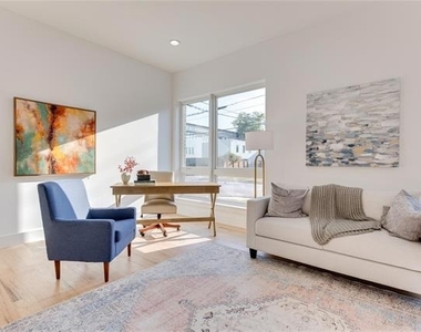 2336 N Carroll Avenue - Photo Thumbnail 8