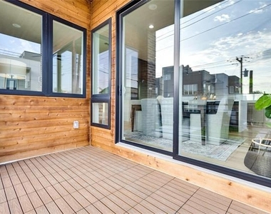 2336 N Carroll Avenue - Photo Thumbnail 15