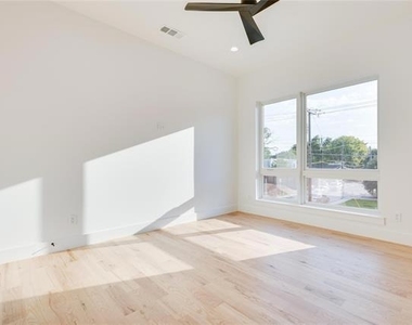 2336 N Carroll Avenue - Photo Thumbnail 30