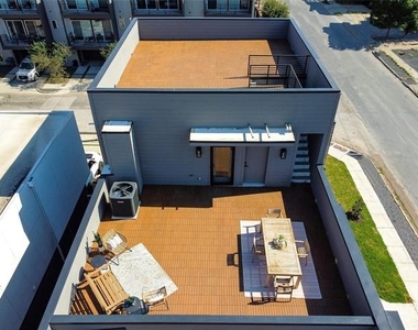 2336 N Carroll Avenue - Photo Thumbnail 1