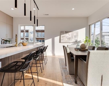 2336 N Carroll Avenue - Photo Thumbnail 14