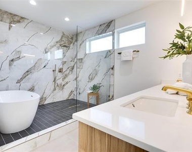 2336 N Carroll Avenue - Photo Thumbnail 23
