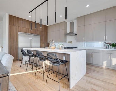 2336 N Carroll Avenue - Photo Thumbnail 11
