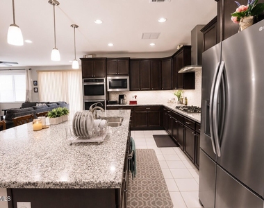 9659 W Cashman Drive - Photo Thumbnail 4