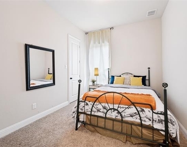 1210 Skyflower Lane - Photo Thumbnail 19