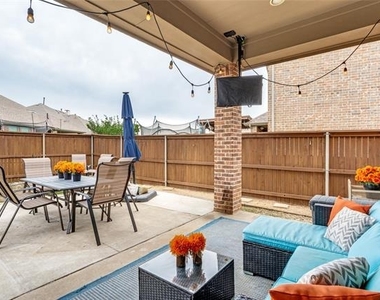 1210 Skyflower Lane - Photo Thumbnail 21