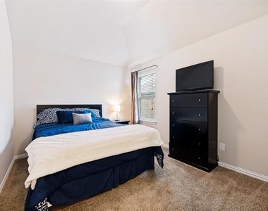 1210 Skyflower Lane - Photo Thumbnail 17