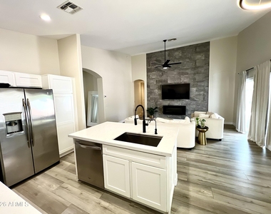 7709 W Wood Lane - Photo Thumbnail 10
