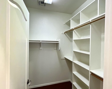 7709 W Wood Lane - Photo Thumbnail 12