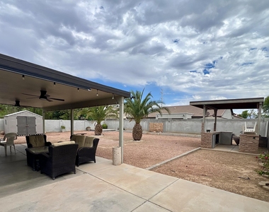 7709 W Wood Lane - Photo Thumbnail 4