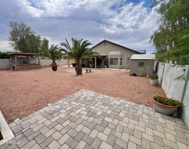 7709 W Wood Lane - Photo Thumbnail 6