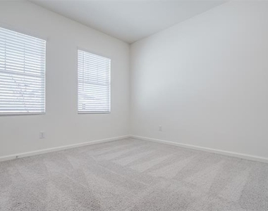 2621 Silver Leaf Lane - Photo Thumbnail 17