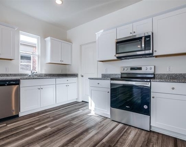2621 Silver Leaf Lane - Photo Thumbnail 13