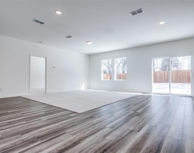 2621 Silver Leaf Lane - Photo Thumbnail 3