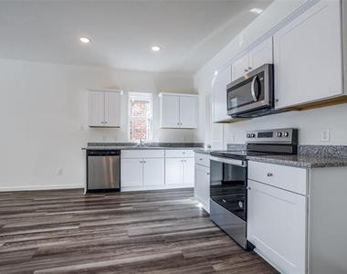2621 Silver Leaf Lane - Photo Thumbnail 11