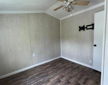 433 Capricorn Drive - Photo Thumbnail 30