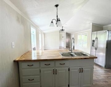 433 Capricorn Drive - Photo Thumbnail 10