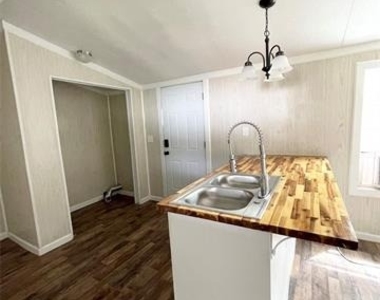 433 Capricorn Drive - Photo Thumbnail 12