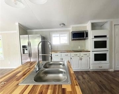 433 Capricorn Drive - Photo Thumbnail 6
