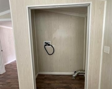 433 Capricorn Drive - Photo Thumbnail 33