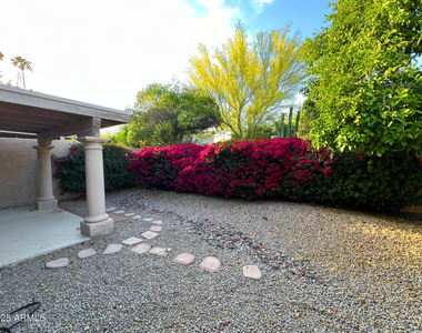 7884 E Horseshoe Lane - Photo Thumbnail 13