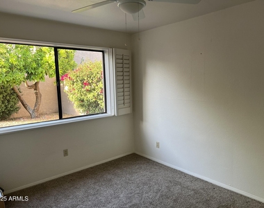 7884 E Horseshoe Lane - Photo Thumbnail 7